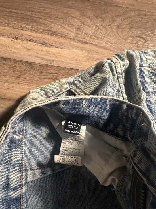 SHEIN Acid Wash Wide Leg Cargo Jeans with Raw Hem Size 32 - Picture 2 of 3